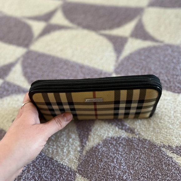 Burberry Checkered Leather Wallet - Picture 4 of 11